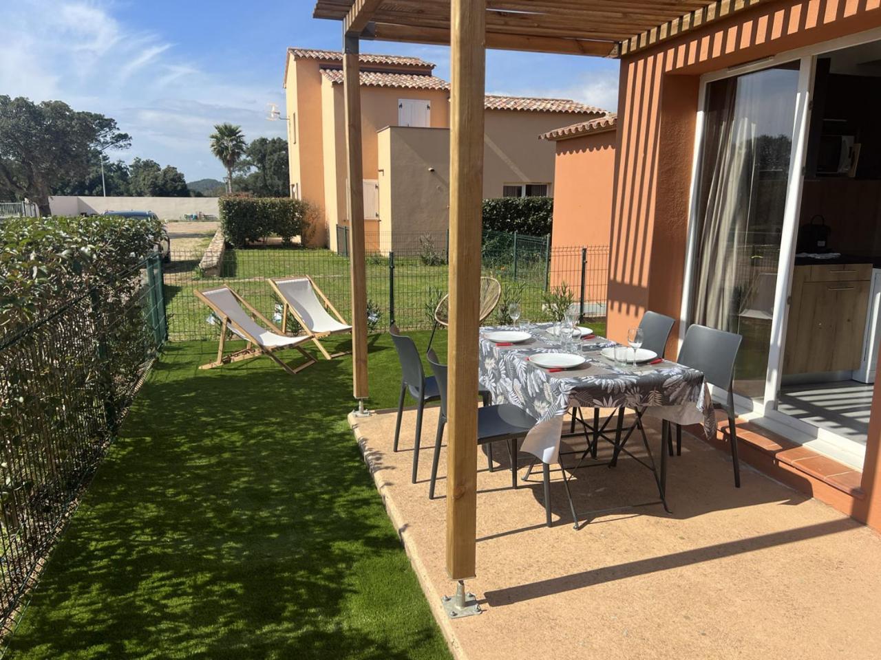 Residence Hoteliere Les Hameaux De Saint Cyprien Appartement 2 Chambres Lecci Dış mekan fotoğraf